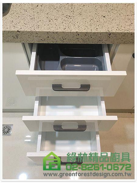 新北市板橋區漢生東路姜先生 一字型255cm廚具+ 60cm電器櫃 5 18 14