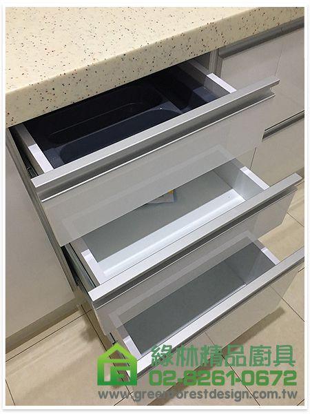 新北市土城區順風路 一字型250cm廚具+電器櫃45公分 6 27 8