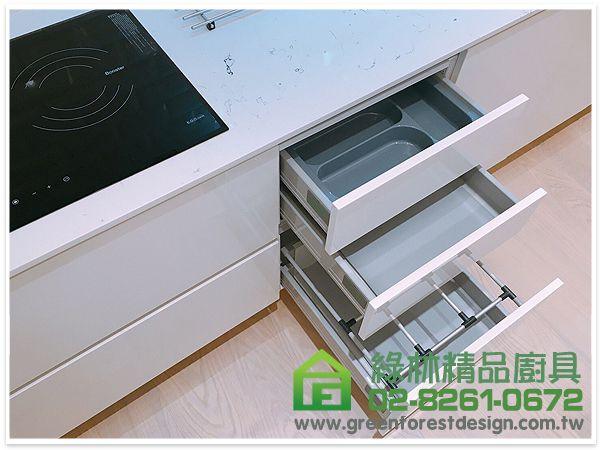 台北市甘谷街黃先生 一字型286cm廚具+電器櫃60公分 8 2 35