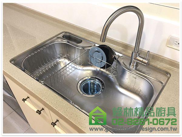 新北市新店區安民街曾小姐 L字型387cm+220cm廚具+50cm高身櫃+135cm畸零地收納掀櫃 7 2 71