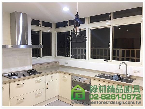 新北市新店區安民街曾小姐 L字型387cm+220cm廚具+50cm高身櫃+135cm畸零地收納掀櫃 1 79 1